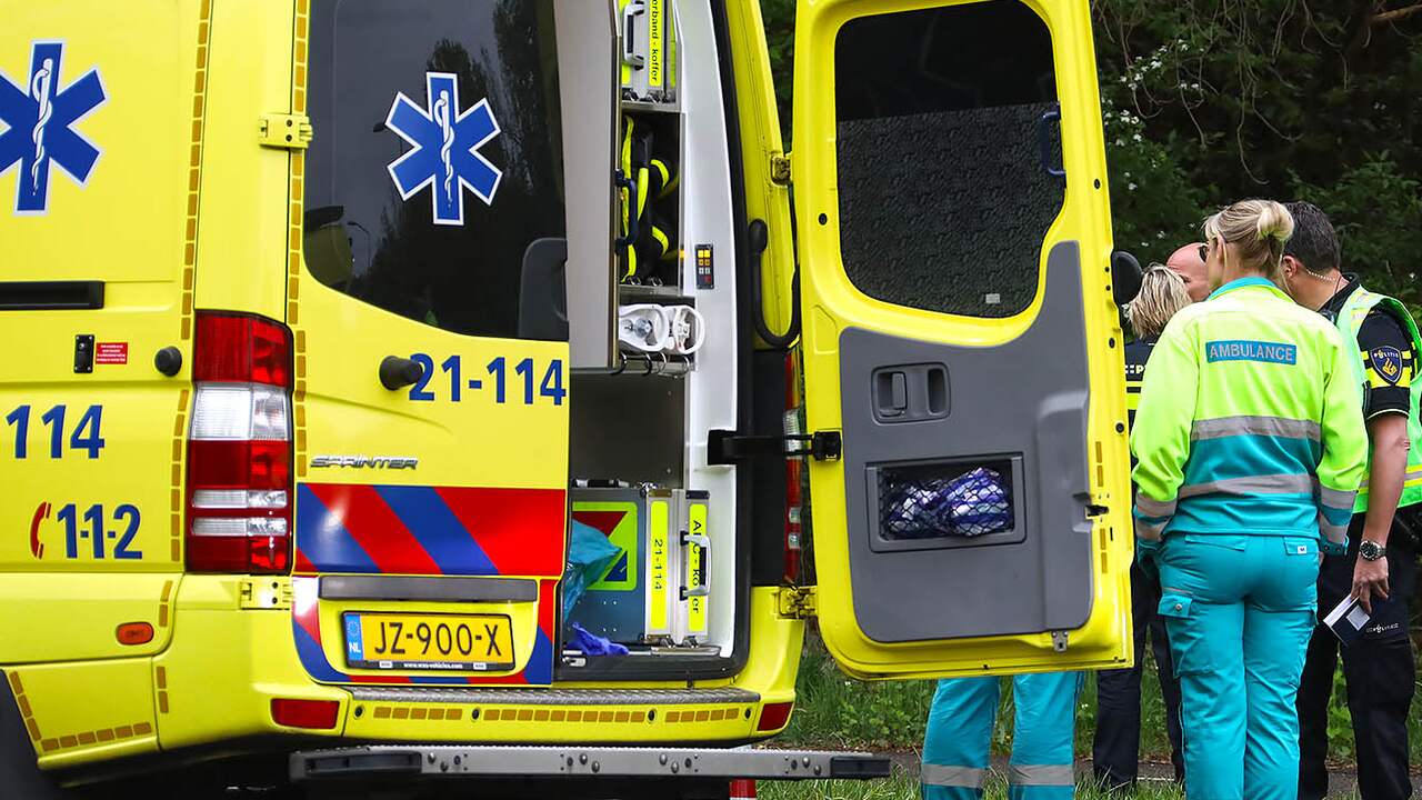 Auto's belanden in sloot na botsing bij de Blindeweg in Dreischor