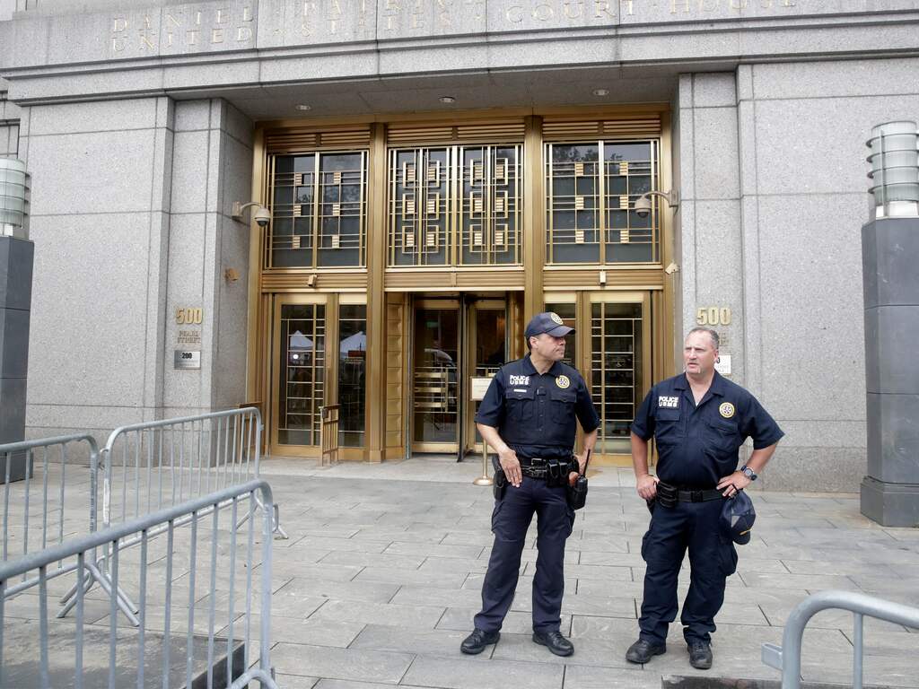 Proces tegen vermeende handlanger van Jeffrey Epstein gaat van start