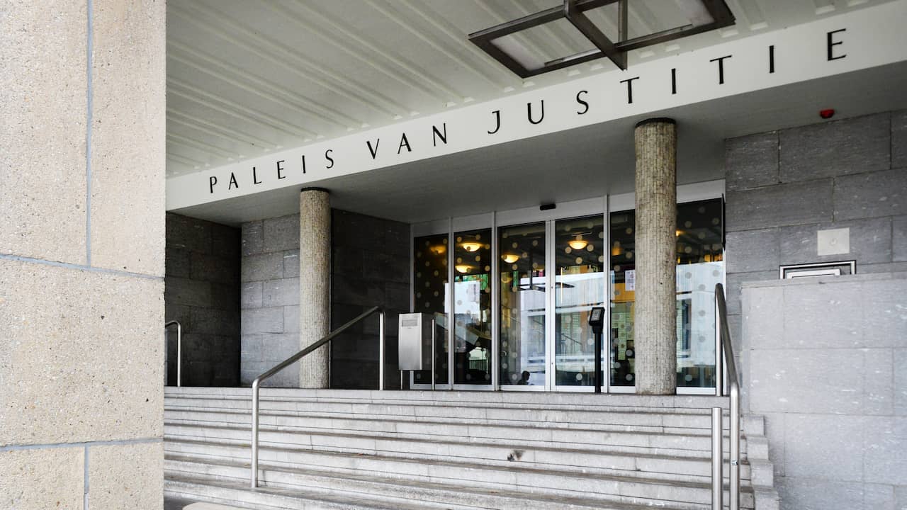 Foto bij OM eist twintig jaar cel tegen man voor wurgen echtgenote in Beuningen