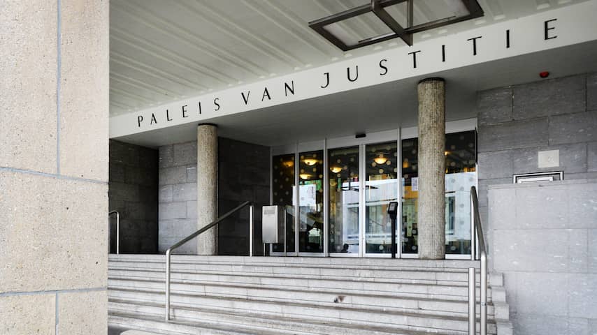 Foto bij OM eist twintig jaar cel tegen man voor wurgen echtgenote in Beuningen