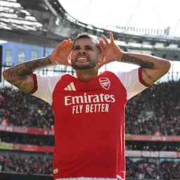 Kampioen Arsenal en invaller Timber winnen na achterstand van Leeds United