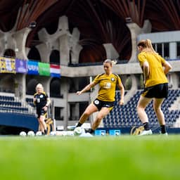 Oranjevrouwen spelen in 'sprookjesachtig' stadion om WK-ticket: 'Net de Efteling'
