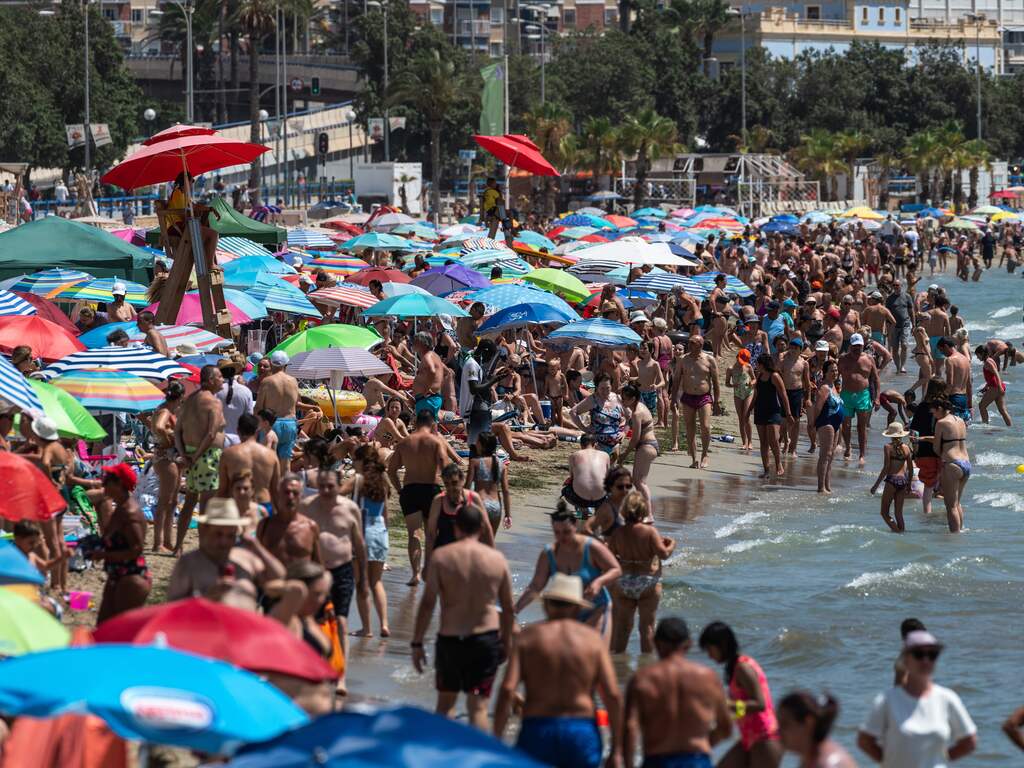 Spanjaarden zijn klaar met toeristen, maar zien er steeds meer komen