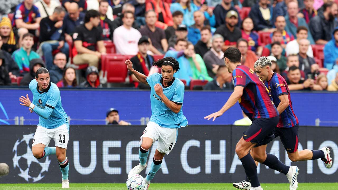 Foto bij Live Champions League | Feyenoord staat bij rust op achterstand in Barcelona