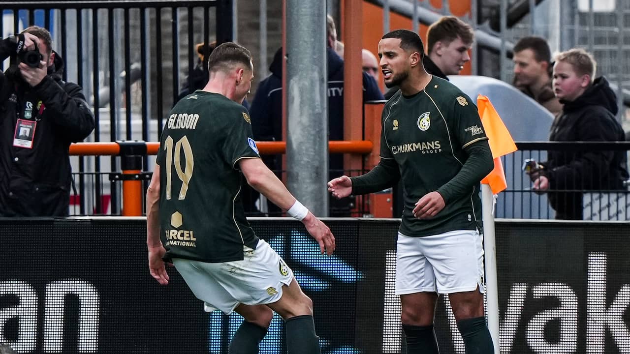 Ihattaren helpt Fortuna met twee assists aan zege in Volendam, maar valt ook uit