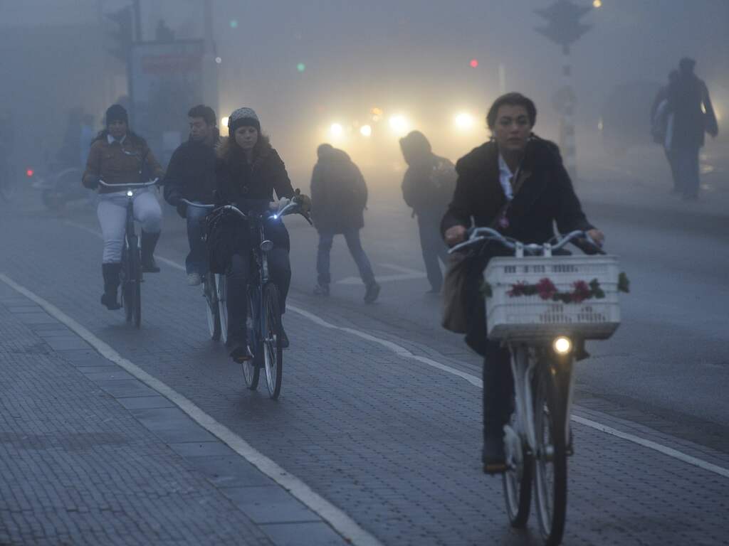 Weerbericht | Laaghangende wolken spoken door de lucht, code geel in Zeeland