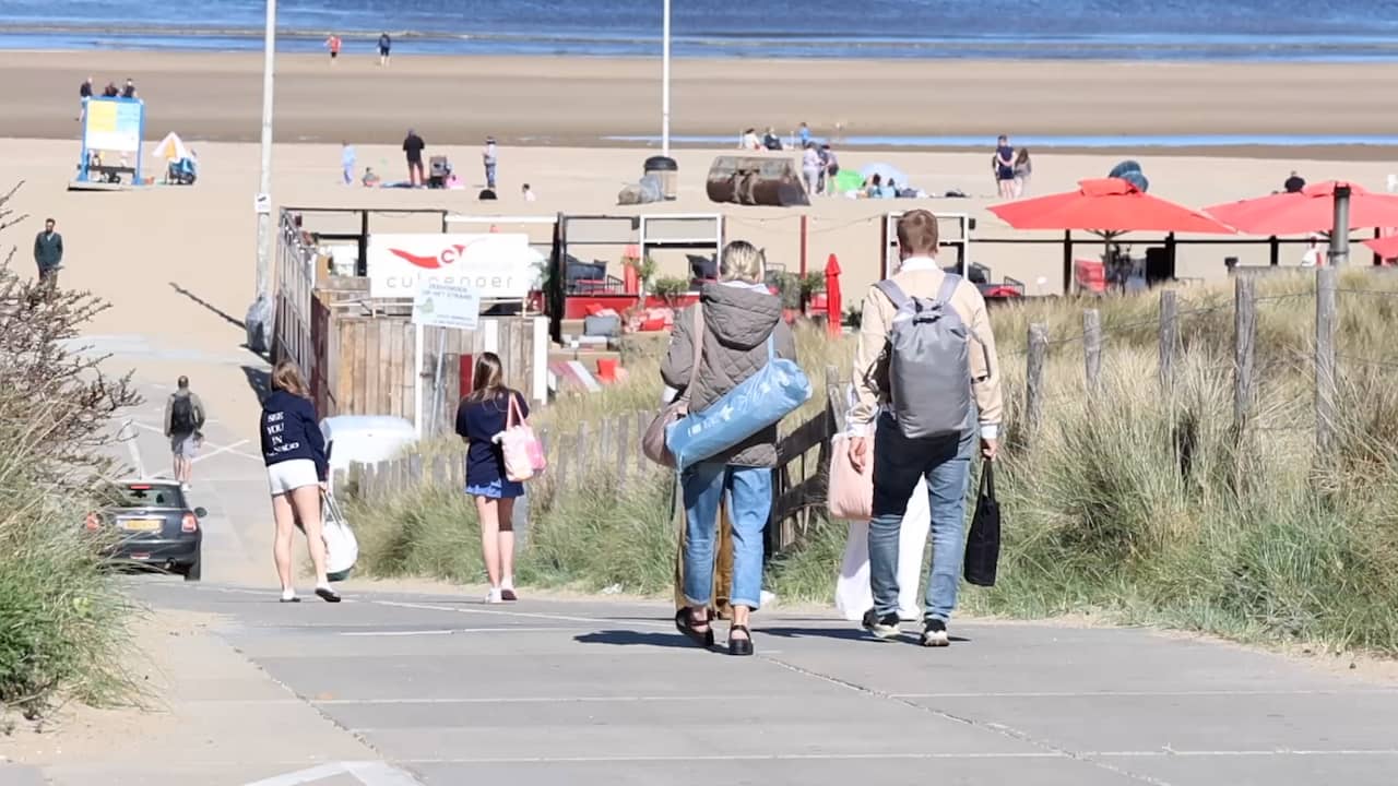 Video | Strand Scheveningen trekt eerste badgasten op zomerse dag