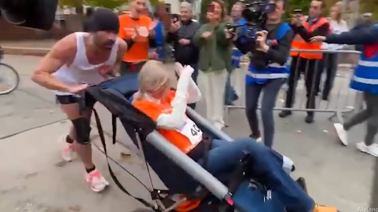 Colin Farrell Duwt Vriendin In Rolstoel Tijdens Marathon NU nl colin-farrell-duwt-vriendin-in-rolstoel-tijdens-marathon-nu-nl