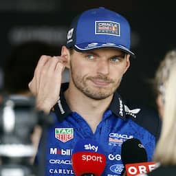 Verstappen valt in slotfase uit na schuiver op Silverstone, Leclerc wint verrassend