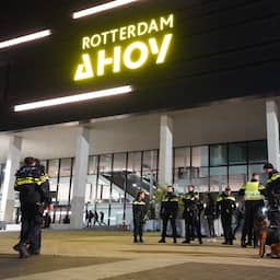 Jongeren neergestoken na Broederliefde-concert, familie slaat agent in ziekenhuis