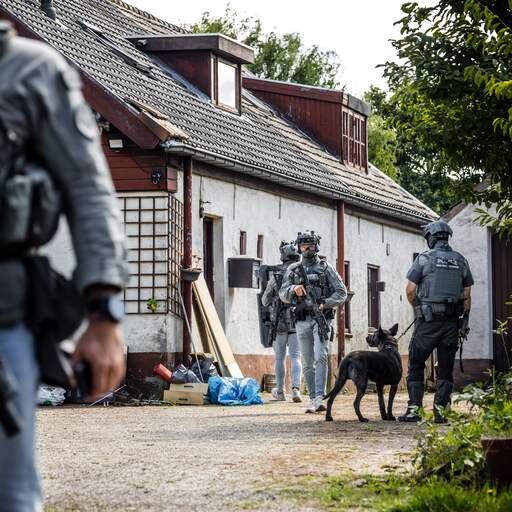 Illustratie bij: Nederlanders schrikken van drugsgeweld, maar slikken zaterdag weer een pilletje