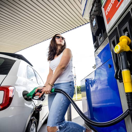 Illustratie bij: Consumenten tanken minder vanwege hoge diesel- en benzineprijzen