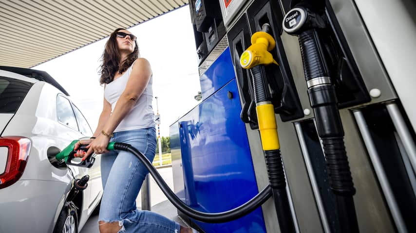Consumenten tanken minder vanwege hoge diesel- en benzineprijzen