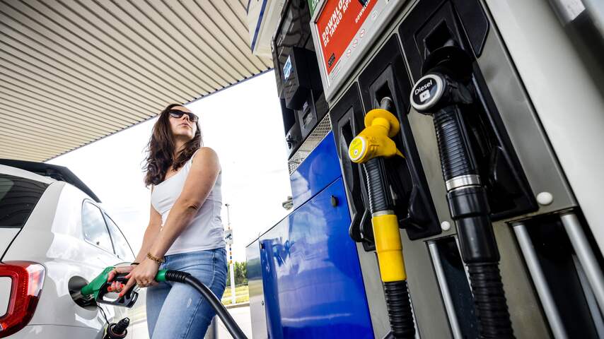 Foto bij Consumenten tanken minder vanwege hoge diesel- en benzineprijzen