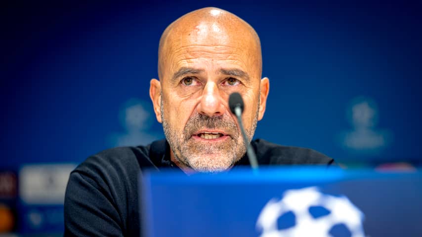 Foto bij PSV-coach Bosz vindt ophef over beuk Van Bommel belachelijk en lachwekkend