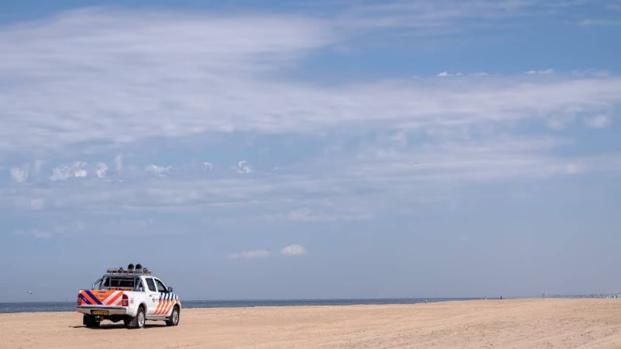 Mogelijk drugspakketten aangespoeld op strand van Terschelling