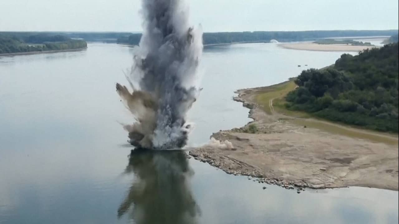 Roemeens leger gebruikt explosieven om water naar Donau om te leiden