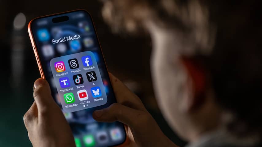 VK kondigt 'avondklok' sociale media aan voor zestien- en zeventienjarigen