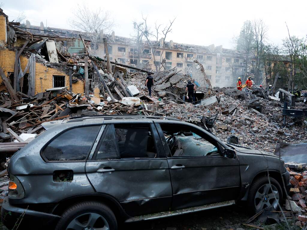 Doden en tientallen gewonden door Russische raketaanval op Kyiv