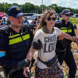 Live NAVO-top | Politie houdt 31 mensen aan bij XR-demonstratie op A44