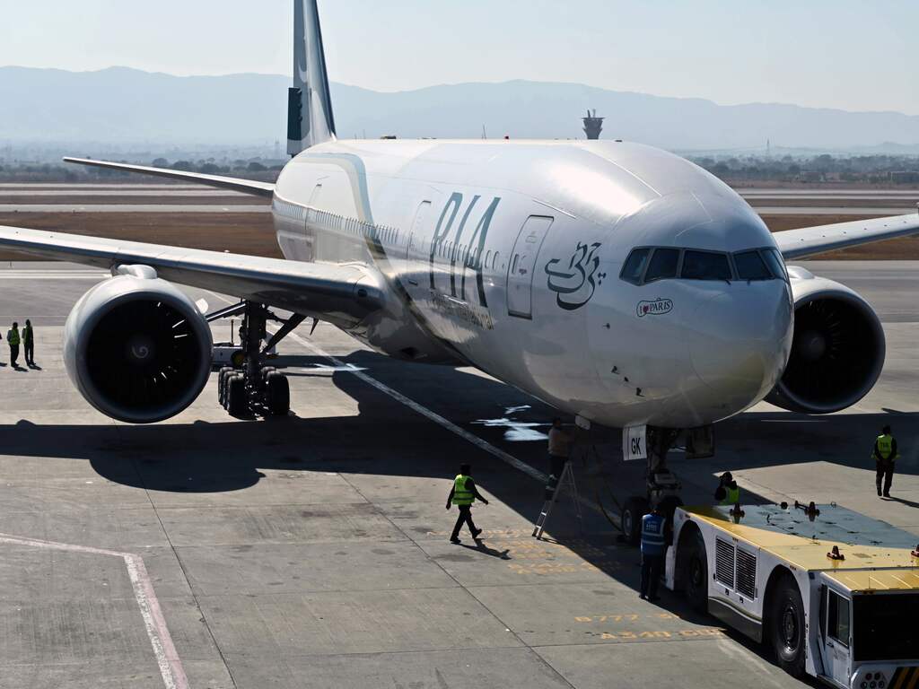 Onderzoek naar advertentie met Pakistaans vliegtuig dat op Eiffeltoren afvliegt