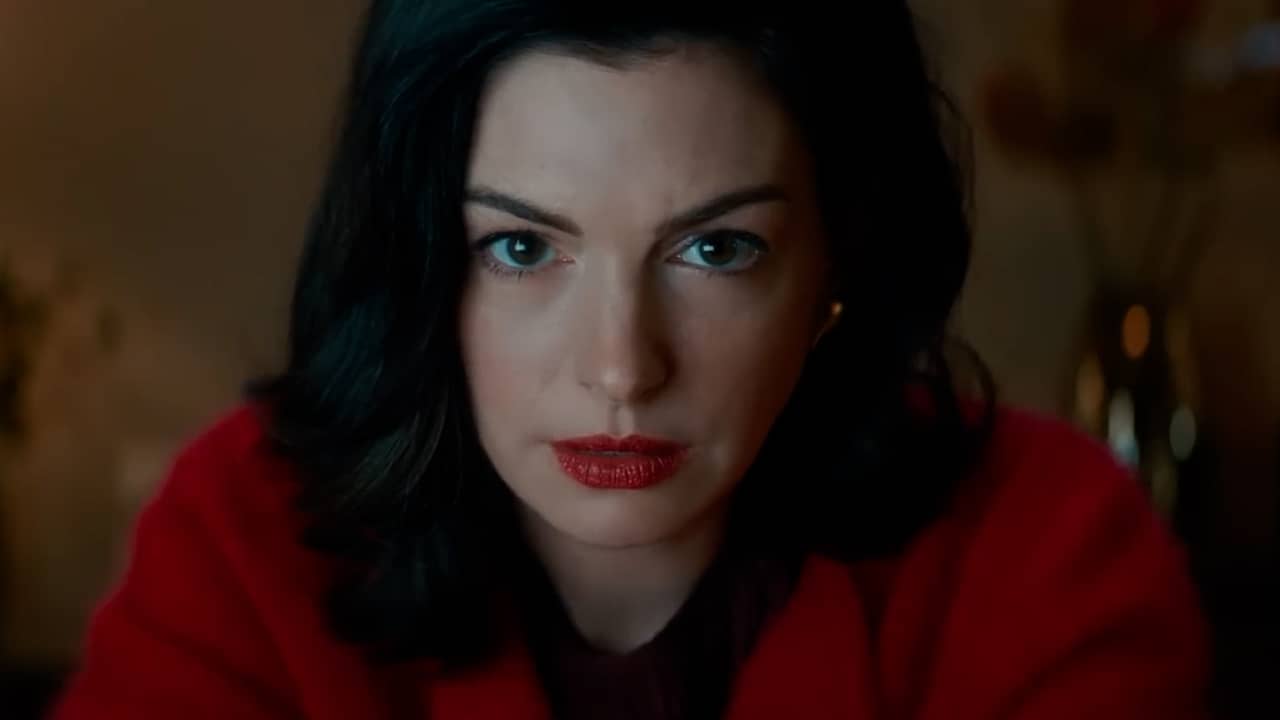 Dakota Johnson raakt verstrikt in web van Anne Hathaway in trailer Verity