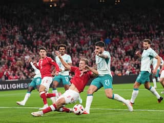 Højlund imiteert juichgebaar van afwezige Ronaldo bij Denemarken-Portugal