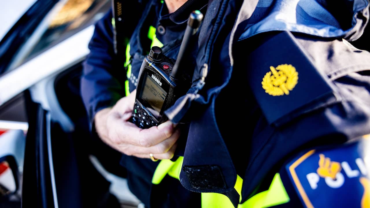 Dode door botsing tussen auto's in Gronings dorp, vier mensen naar ziekenhuis