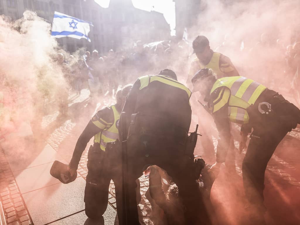 Nog zes mensen vast na pro-Palestijnse demonstratie in Amsterdam