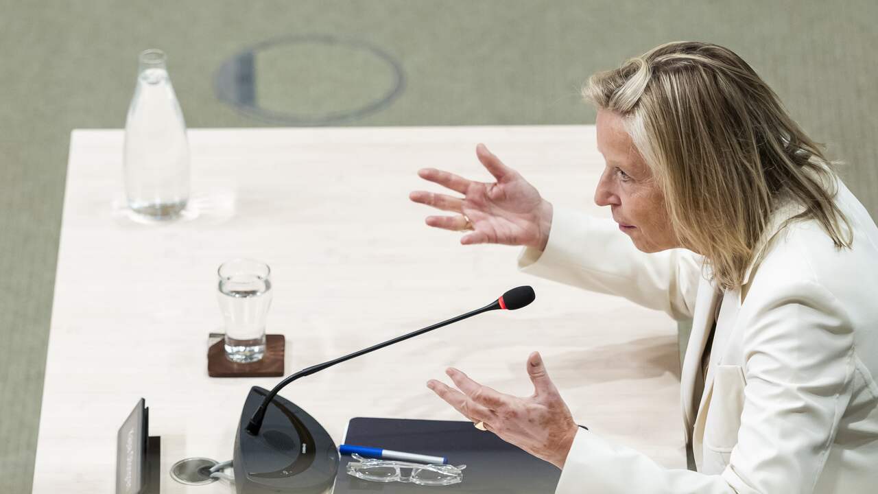 Foto bij Lees het verhoor van Ollongren terug: 'Kritiek op avondklok leek landverraad'