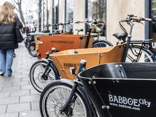 Fietsbedrijf achter Babboe en Batavus sluit laatste fabriek in Nederland