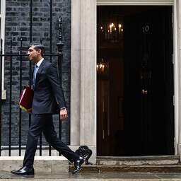 Britse premier Sunak verrast en kondigt parlementsverkiezingen in juli aan