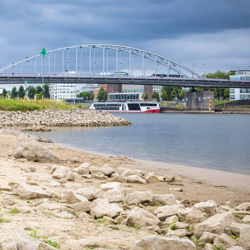 Illustratie bij: De Rijn stijgt weer door regen, maar problemen voor scheepvaart blijven