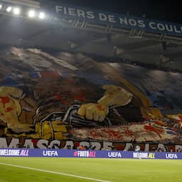 Barça verbijsterd door spandoek PSG-fans met verwijzing naar horrorfilm