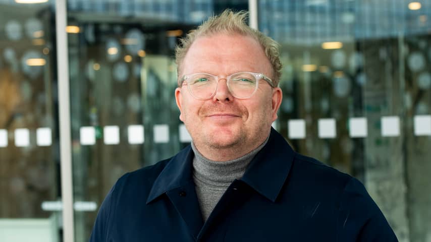 roddelpraat-presentator-jan-roos-wordt-vervolgd-voor-teksten-rond