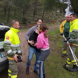 Spaanse vrouw vier dagen na treinramp herenigd met vermiste hond