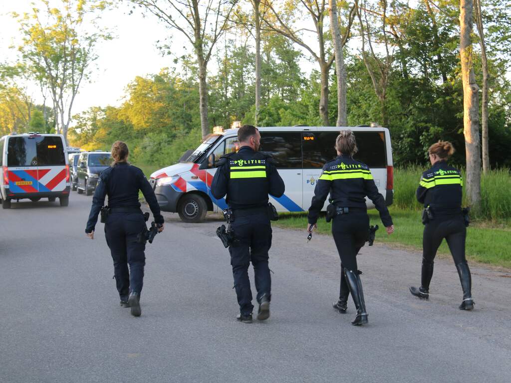 Politie vindt sporen in polder in zoektocht naar vermiste Jeffrey en Emma