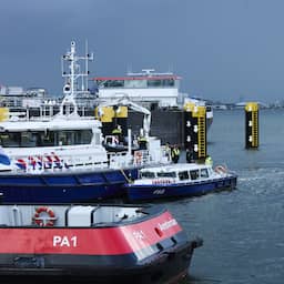 Politie vindt lichaam bij gezonken boot in havengebied Amsterdam