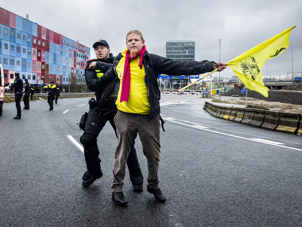 Nog zes betogers vast na actie Extinction Rebellion op A10 en A4