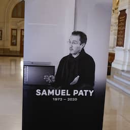 Drie betrokkenen onthoofding Franse docent krijgen lagere straffen