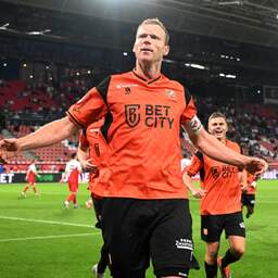 Henk Veerman leidt FC Volendam met hattrick naar titel in Eerste Divisie