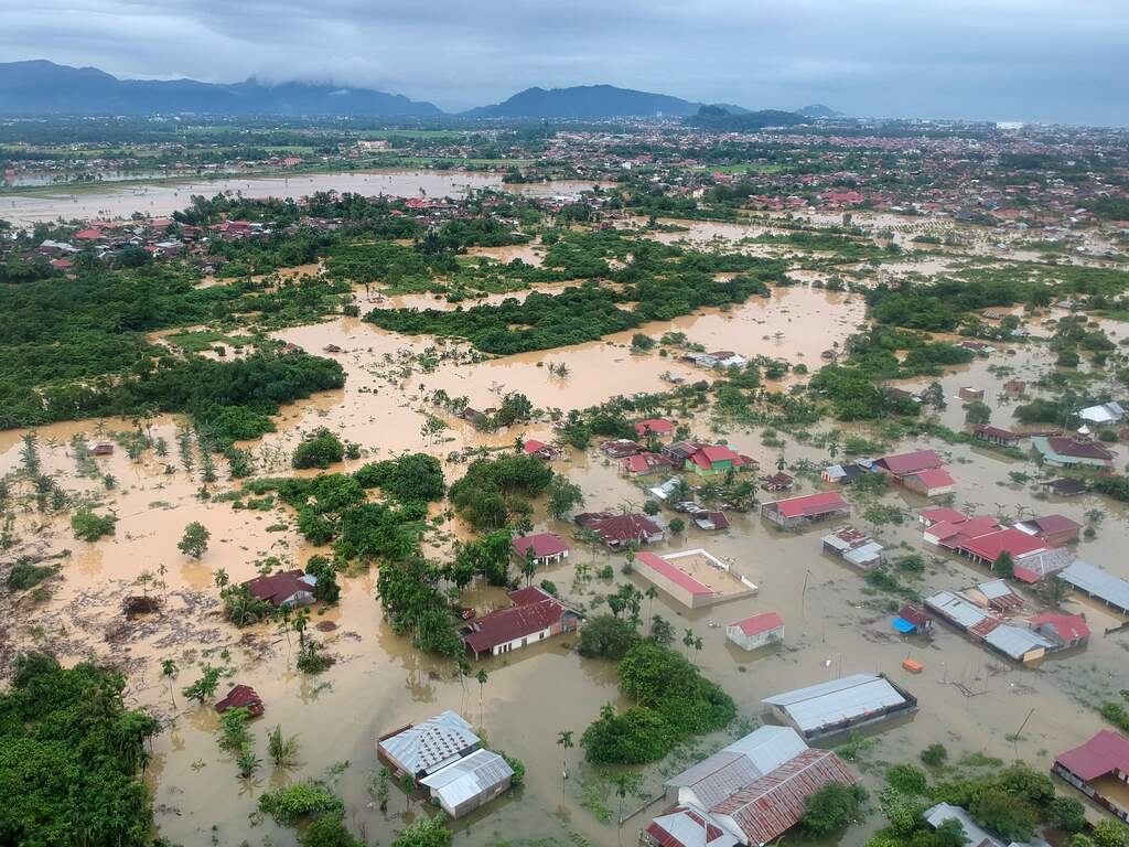 21 doden en 7 vermisten na aardverschuiving en overstromingen Sumatra