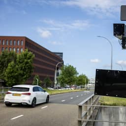 Focusflitser straft telefoongebruik achter stuur af: al ruim 12.000 boetes