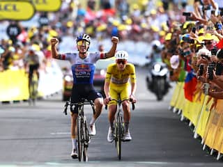 Live Tour | Evenepoel dolgelukkig omdat hij 'beste renner ooit' kon volgen