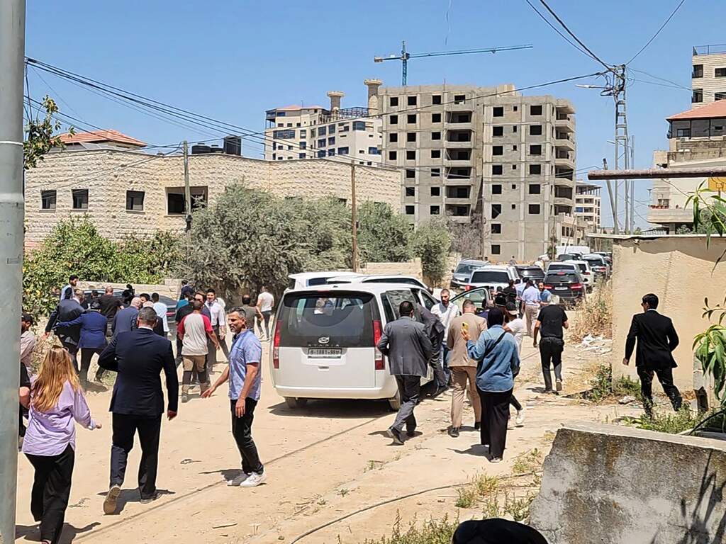 Israël beschiet diplomaten die Westoever bezoeken, ook Nederlander in delegatie