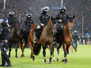 35 agenten gewond bij rellen tijdens Duitse bekerwedstrijd
