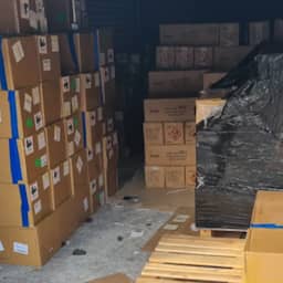 Politie vindt zwaar vuurwerk en 10.000 vapes in garagebox middenin woonwijk