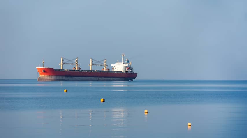Steeds meer containerschepen varen weer door Suezkanaal