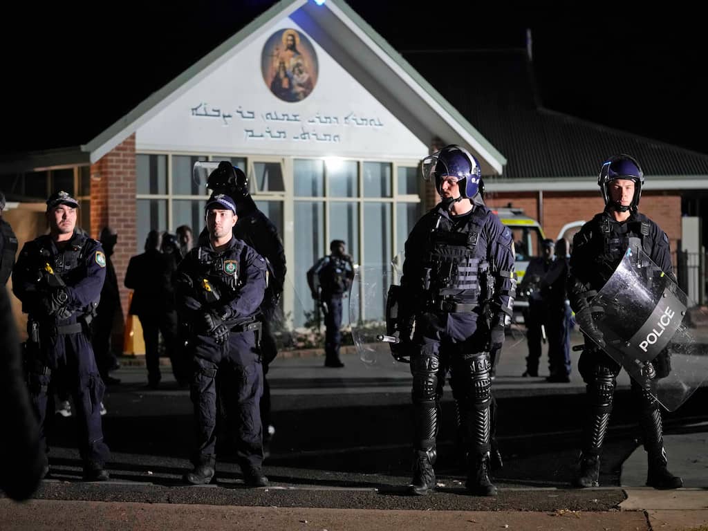 Vijftienjarige verdachte opgepakt na steekpartij in kerk Sydney