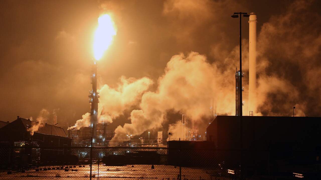 Shell Pernis mikt op herstart eind augustus